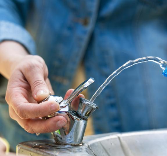 Cabines et appareils sanitaires et robinets